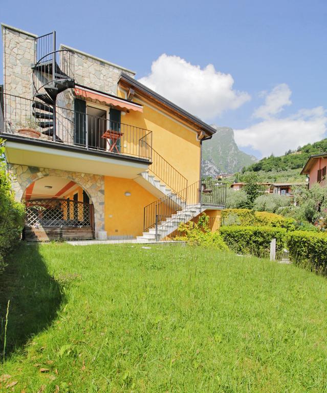 Residence "Borgo Le Torri" Toscolano Maderno Exterior photo