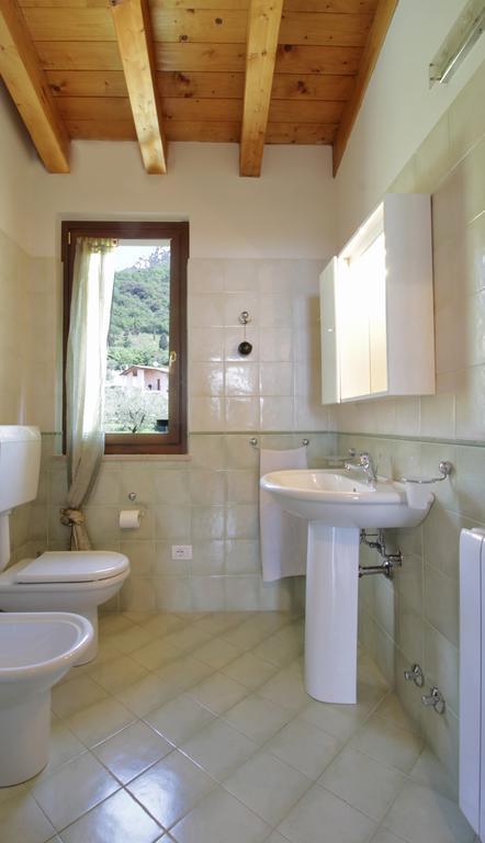 Residence "Borgo Le Torri" Toscolano Maderno Exterior photo